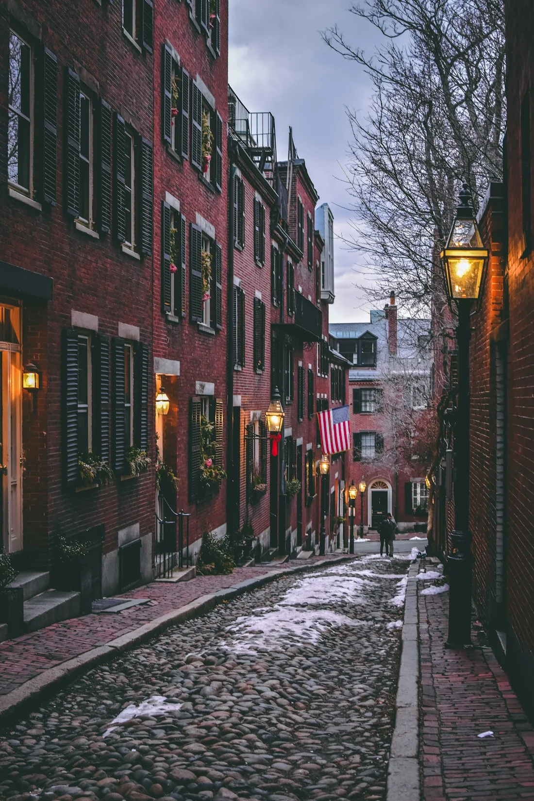 Acorn Street in Beacon Hill, Boston, with brick homes and gas lamps